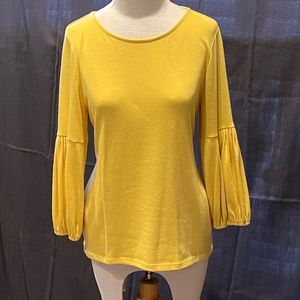 Scoop neck long sleeve gold sweater